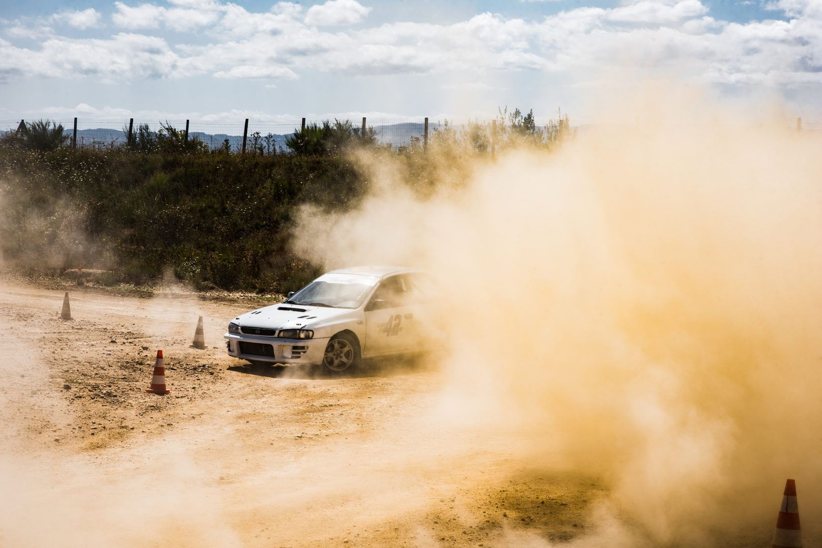 La position des mains sur le volant en rallye : Conseils et Techniques