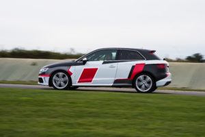 Audi A3 sur circuit coté