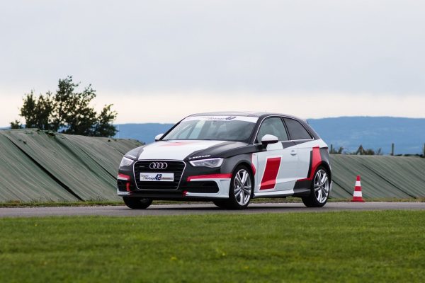 Audi A3 Audi A3 sur circuit avant