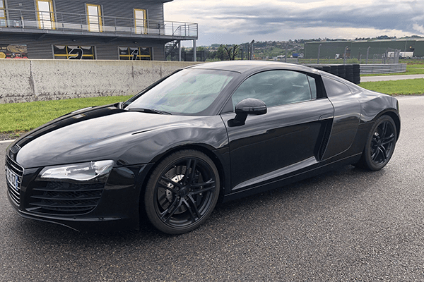 Audi R8 avant droit